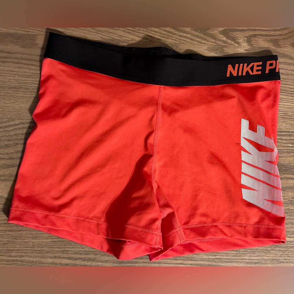 Women’s Nike Pros